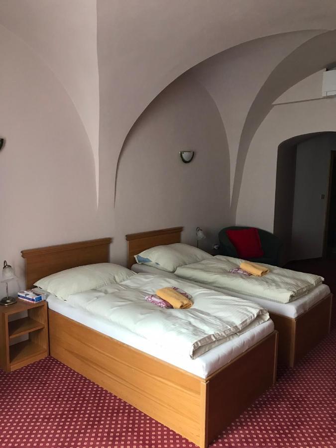 Hotel U Zlateho Andela 파르두비체 외부 사진
