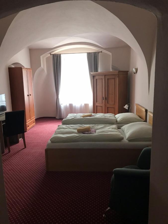 Hotel U Zlateho Andela 파르두비체 외부 사진