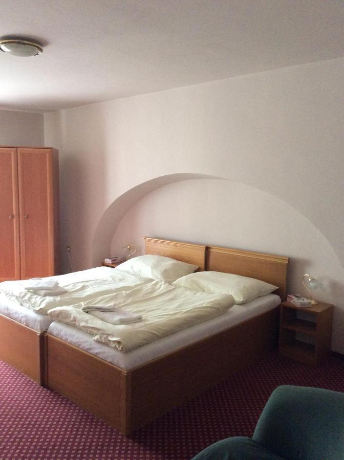 Hotel U Zlateho Andela 파르두비체 외부 사진