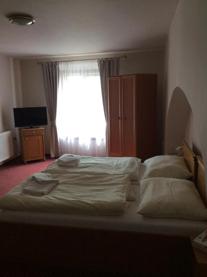 Hotel U Zlateho Andela 파르두비체 외부 사진